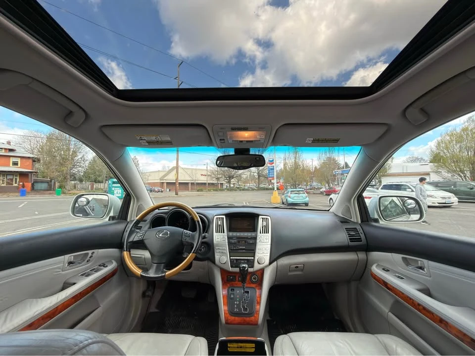 2005 Lexus RX 2nd Gen - Image 10 of 13