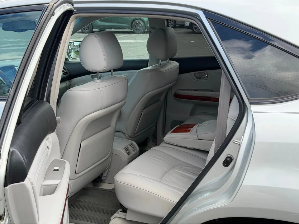 2005 Lexus RX 2nd Gen - Image 8 of 13