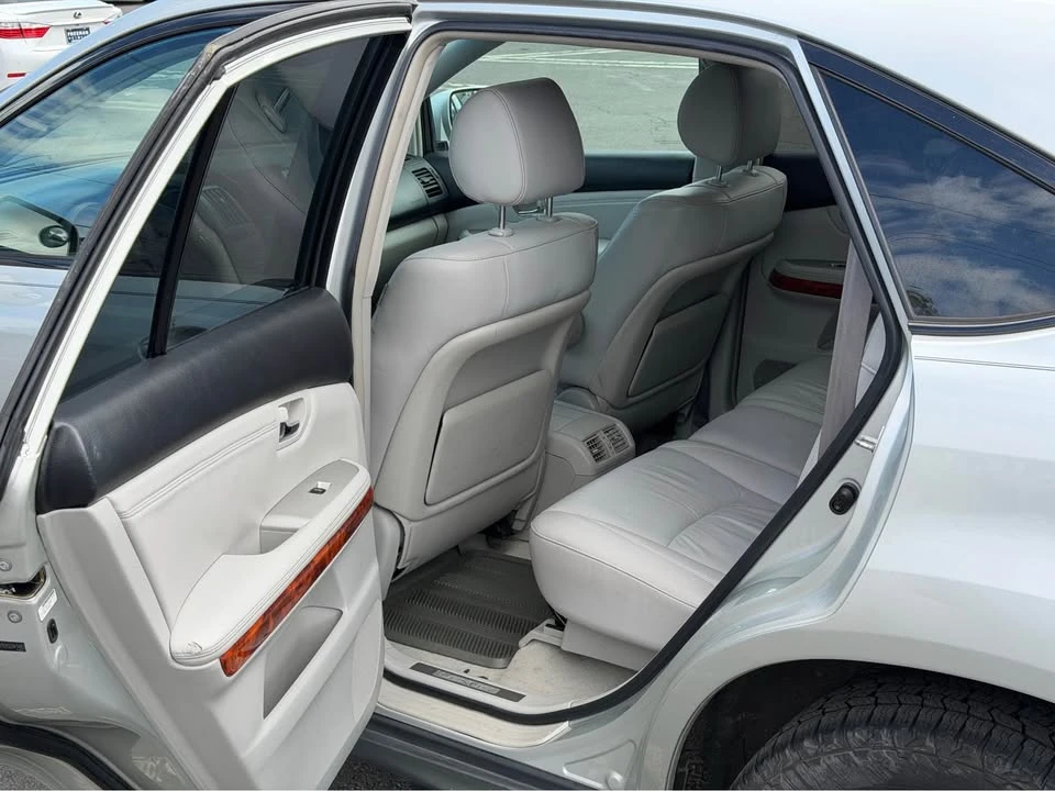 2005 Lexus RX 2nd Gen - Image 7 of 13