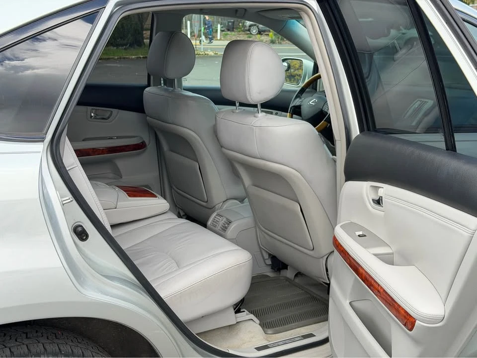 2005 Lexus RX 2nd Gen - Image 12 of 13