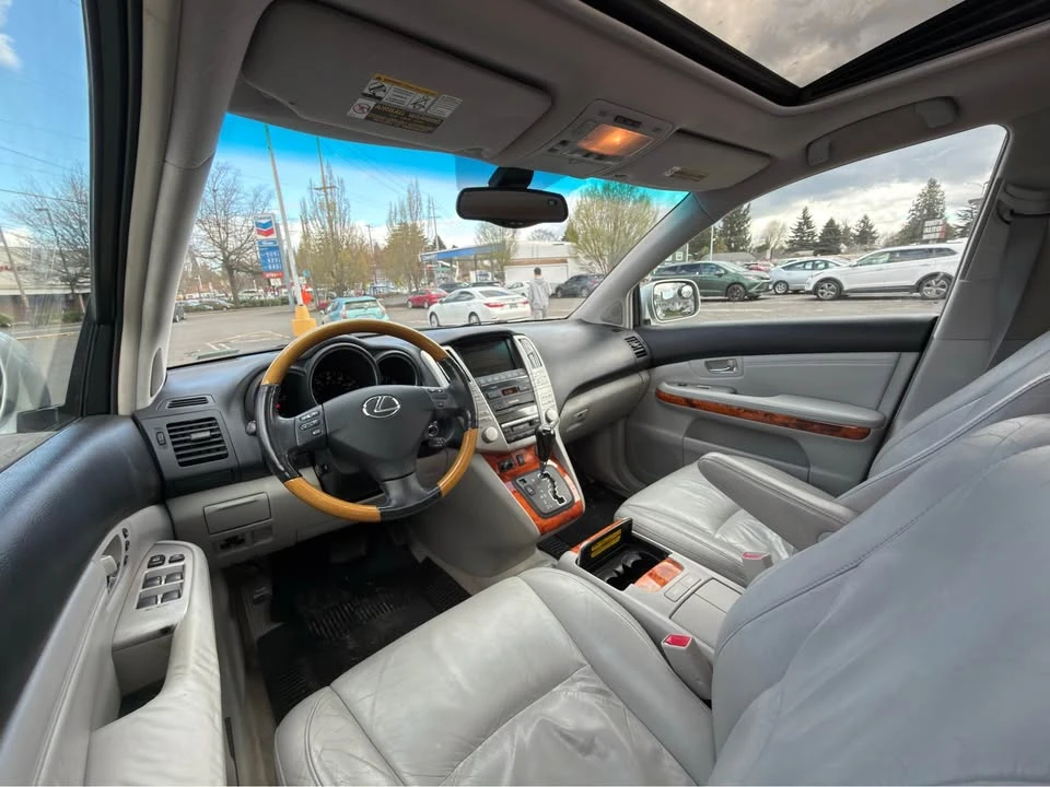 2005 Lexus RX 2nd Gen - Image 11 of 13