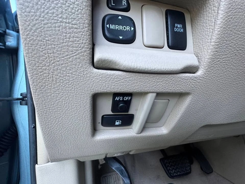 2005 Lexus RX 2nd Gen - Image 18 of 19