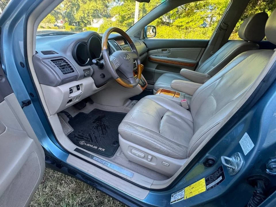 2005 Lexus RX 2nd Gen - Image 13 of 19