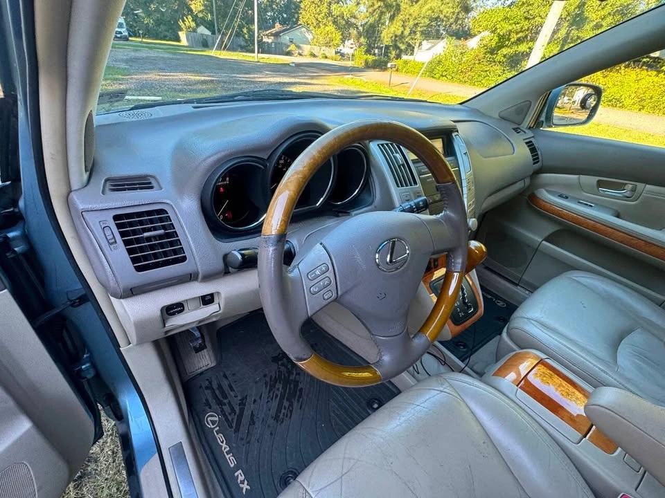 2005 Lexus RX 2nd Gen - Image 14 of 19