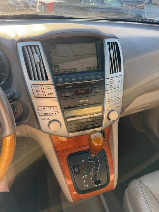 2005 Lexus RX 2nd Gen - Image 10 of 12