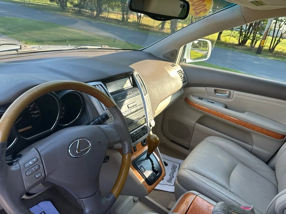 2005 Lexus RX 2nd Gen - Image 9 of 16