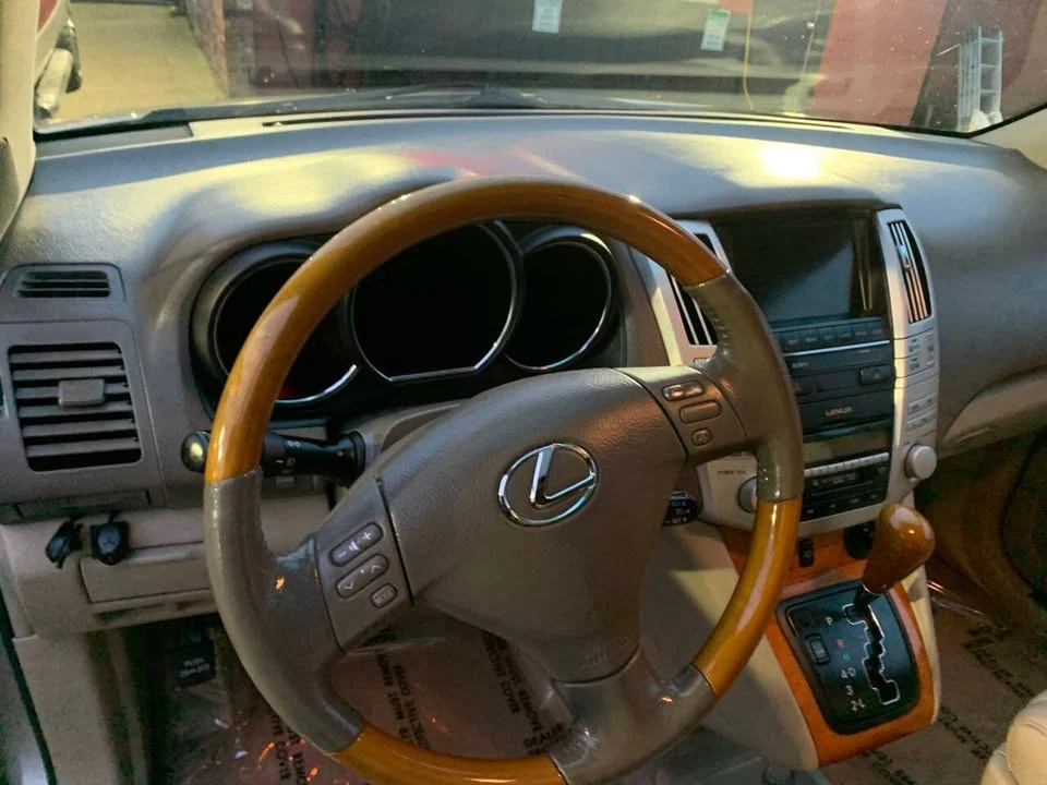2005 Lexus RX 2nd Gen - Image 10 of 14