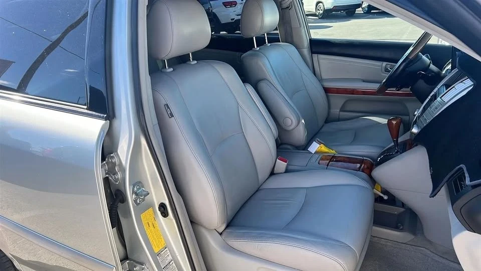 2005 Lexus RX 2nd Gen - Image 10 of 17