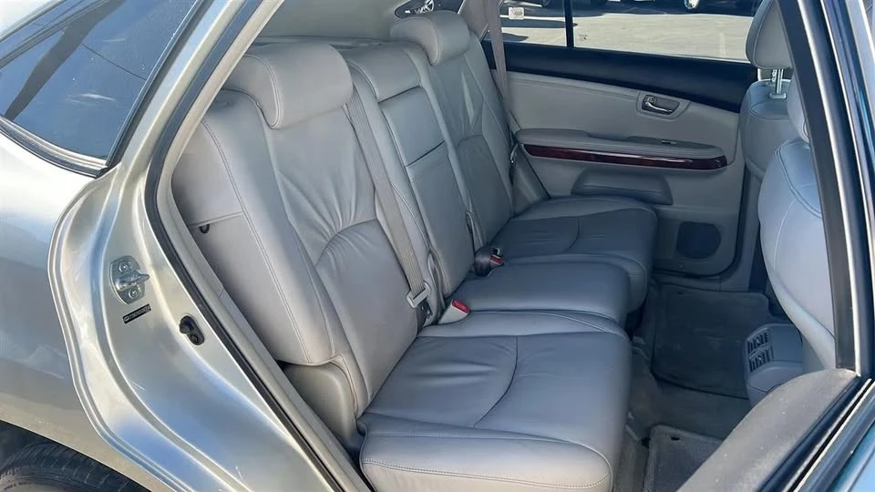 2005 Lexus RX 2nd Gen - Image 11 of 17