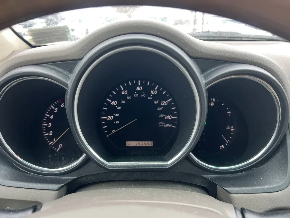 2005 Lexus RX 2nd Gen - Image 10 of 17