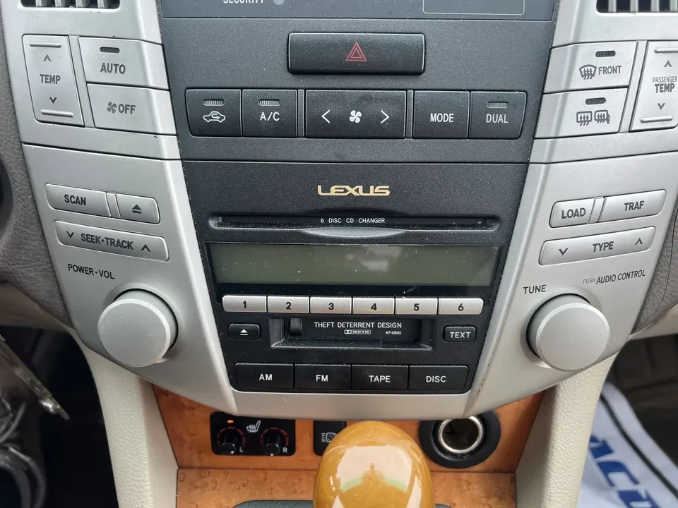 2005 Lexus RX 2nd Gen - Image 11 of 17