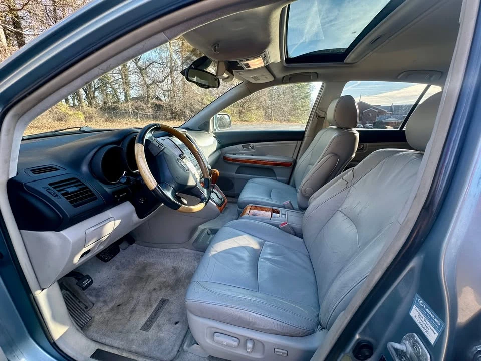 2005 Lexus RX 2nd Gen - Image 12 of 16