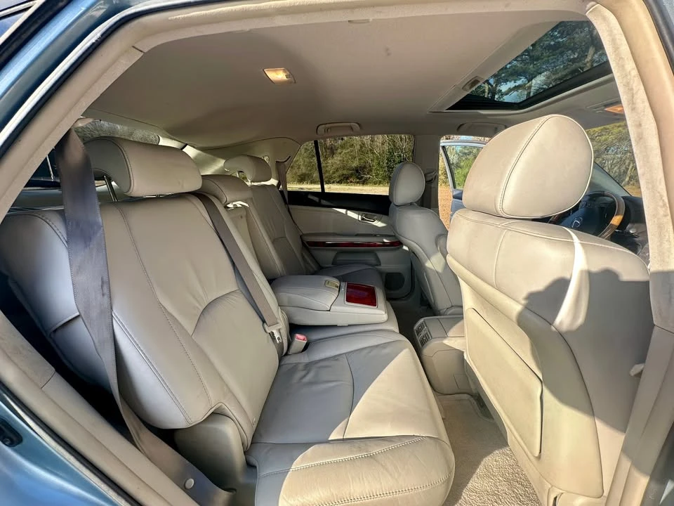 2005 Lexus RX 2nd Gen - Image 11 of 16