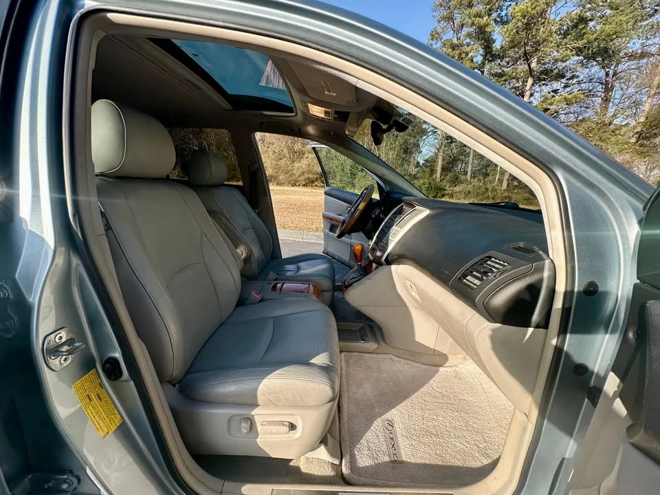 2005 Lexus RX 2nd Gen - Image 9 of 16