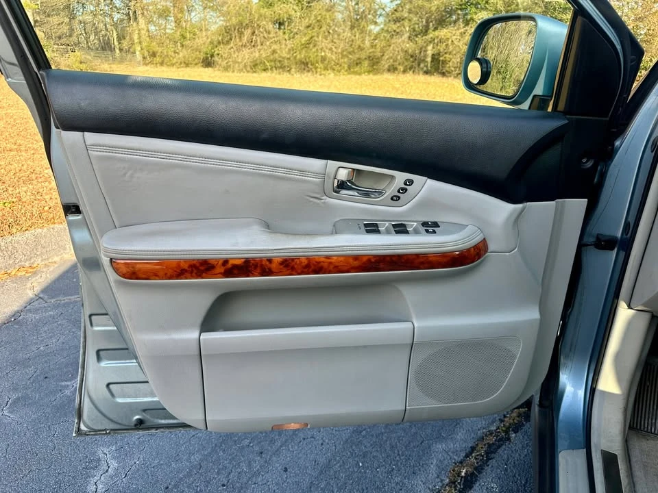 2005 Lexus RX 2nd Gen - Image 14 of 16