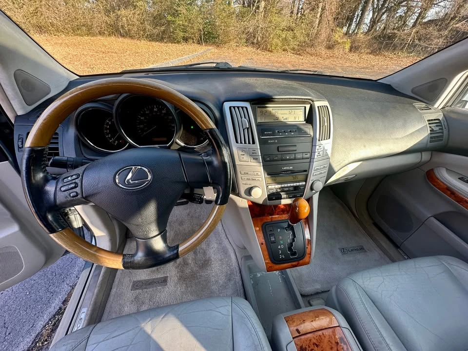 2005 Lexus RX 2nd Gen - Image 13 of 16