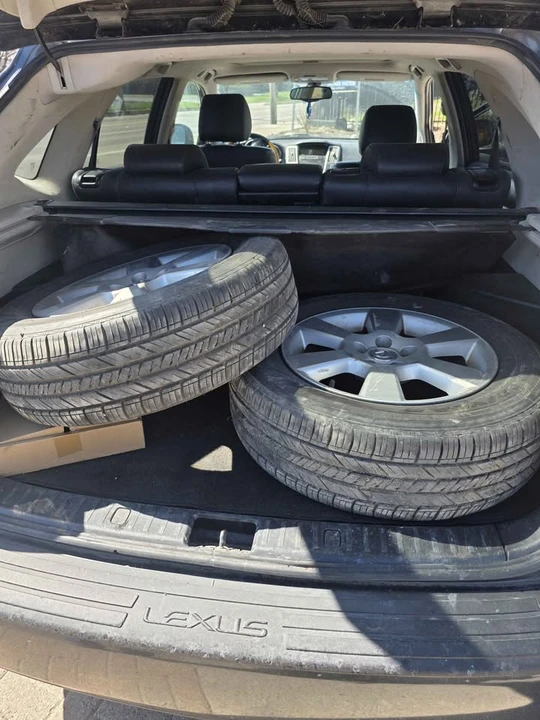 2005 Lexus RX 2nd Gen - Image 6 of 6