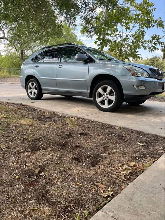 2005 Lexus RX 2nd Gen - Image 2 of 3