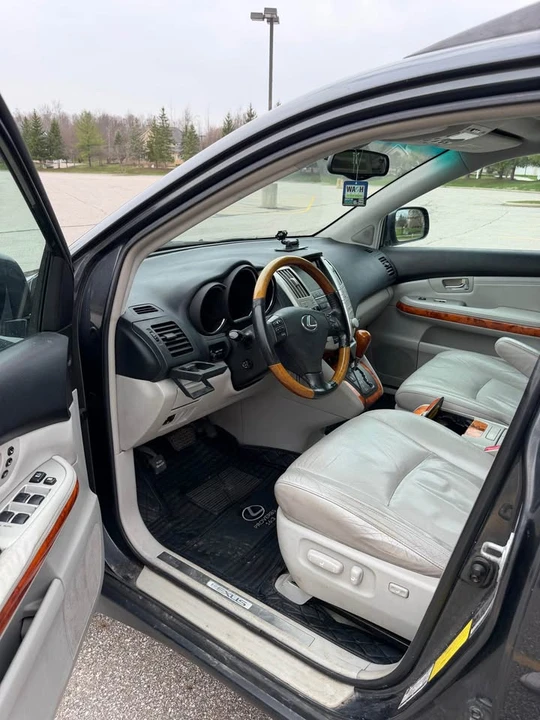 2005 Lexus RX 2nd Gen - Image 6 of 11