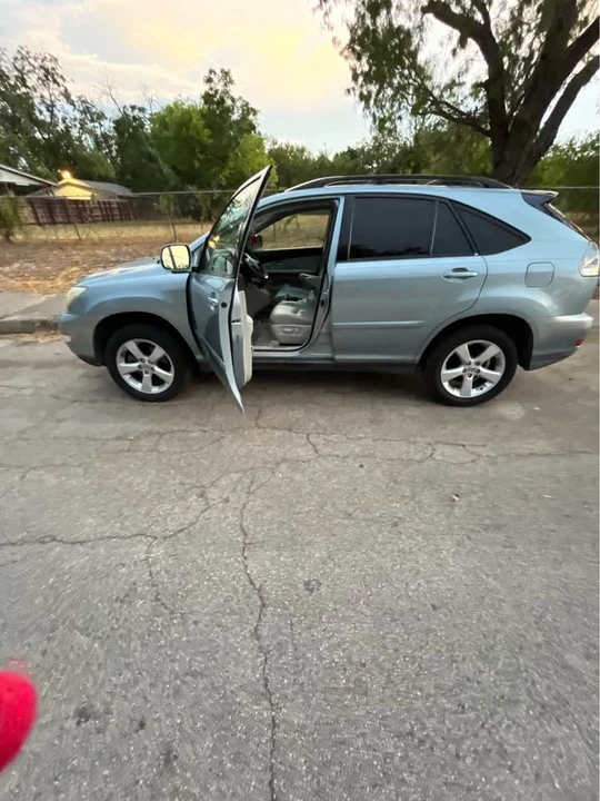2005 Lexus RX 2nd Gen - Image 3 of 3