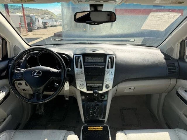 2005 Lexus RX 2nd Gen - Image 16 of 20