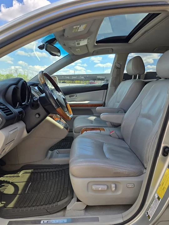 2005 Lexus RX 2nd Gen - Image 2 of 14