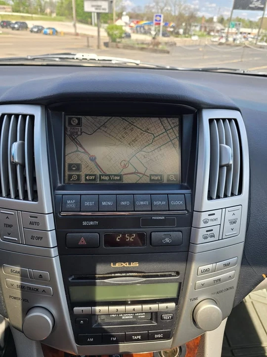 2005 Lexus RX 2nd Gen - Image 3 of 14