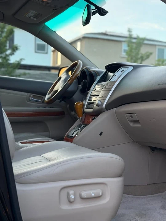 2005 Lexus RX 2nd Gen - Image 17 of 21