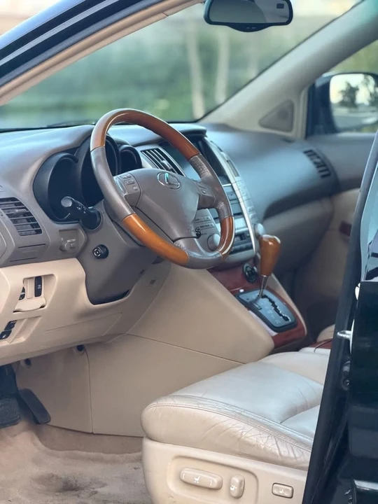 2005 Lexus RX 2nd Gen - Image 19 of 21