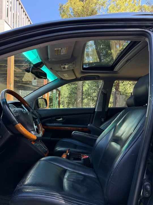 2005 Lexus RX 2nd Gen - Image 3 of 8