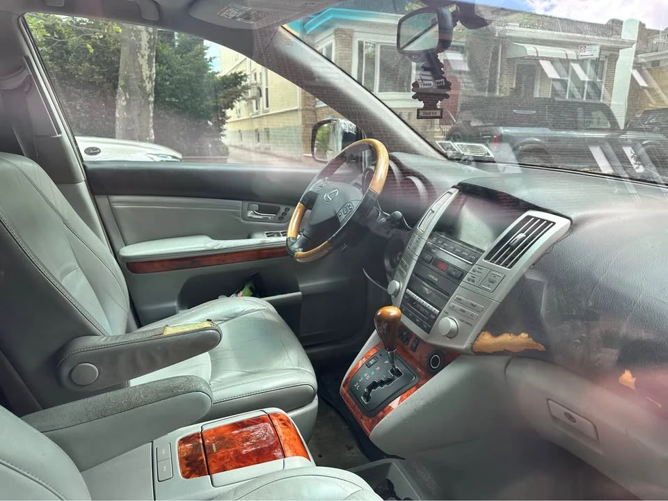 2005 Lexus RX 2nd Gen - Image 6 of 15
