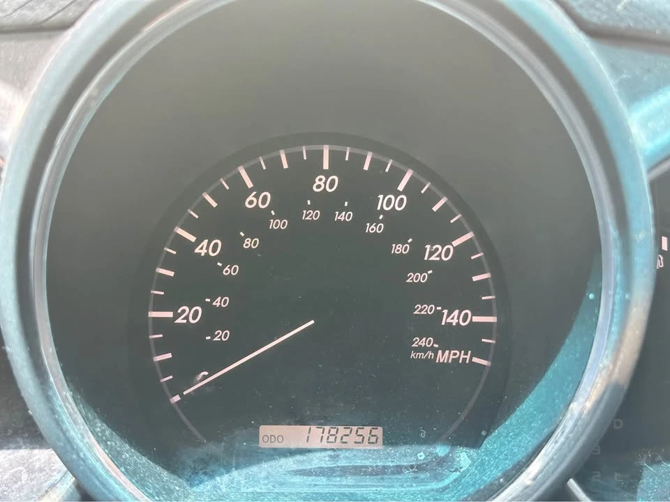 2005 Lexus RX 2nd Gen - Image 12 of 15