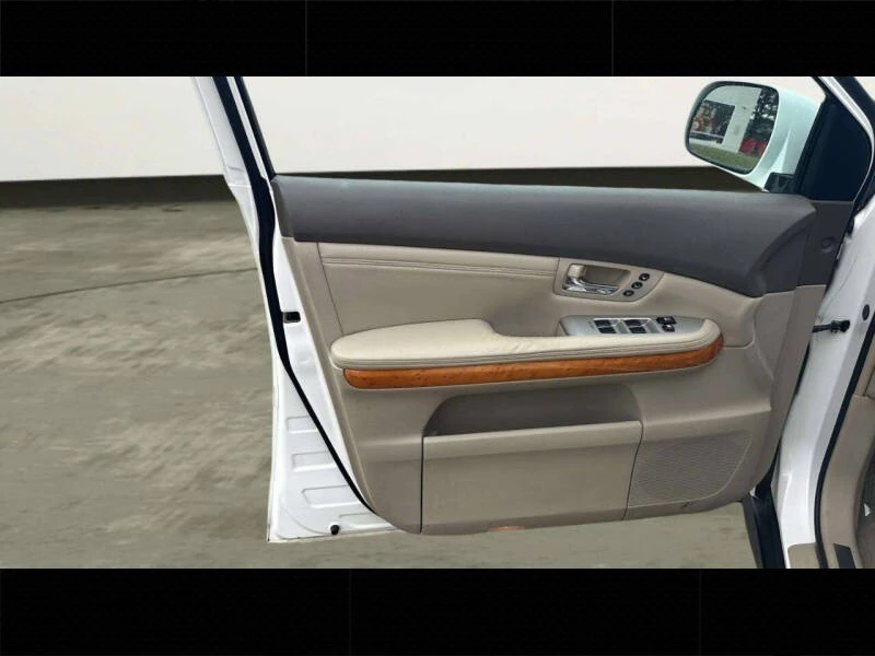 2005 Lexus RX 2nd Gen - Image 10 of 20