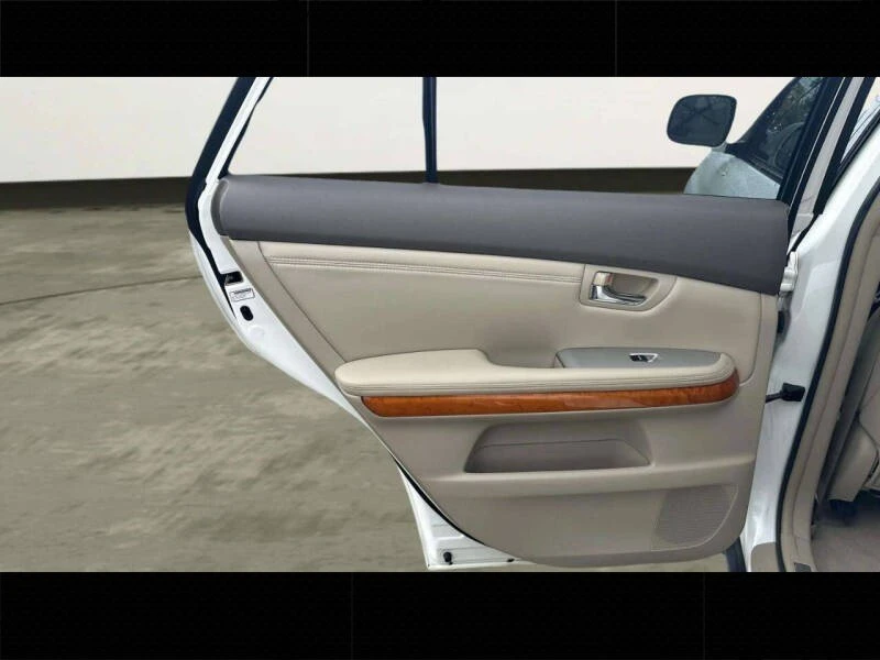2005 Lexus RX 2nd Gen - Image 12 of 20