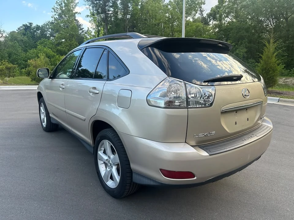 2005 Lexus RX 2nd Gen - Image 4 of 13