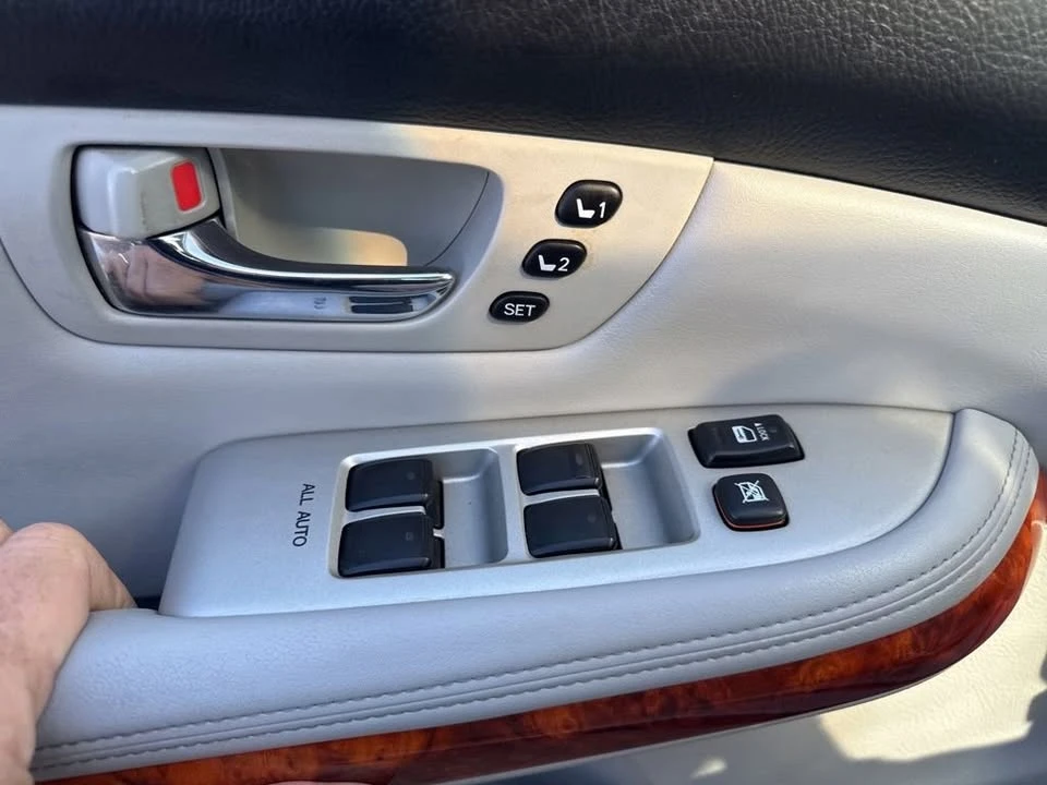 2005 Lexus RX 2nd Gen - Image 17 of 17