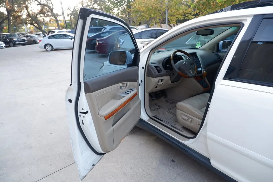 2005 Lexus RX 2nd Gen - Image 8 of 19