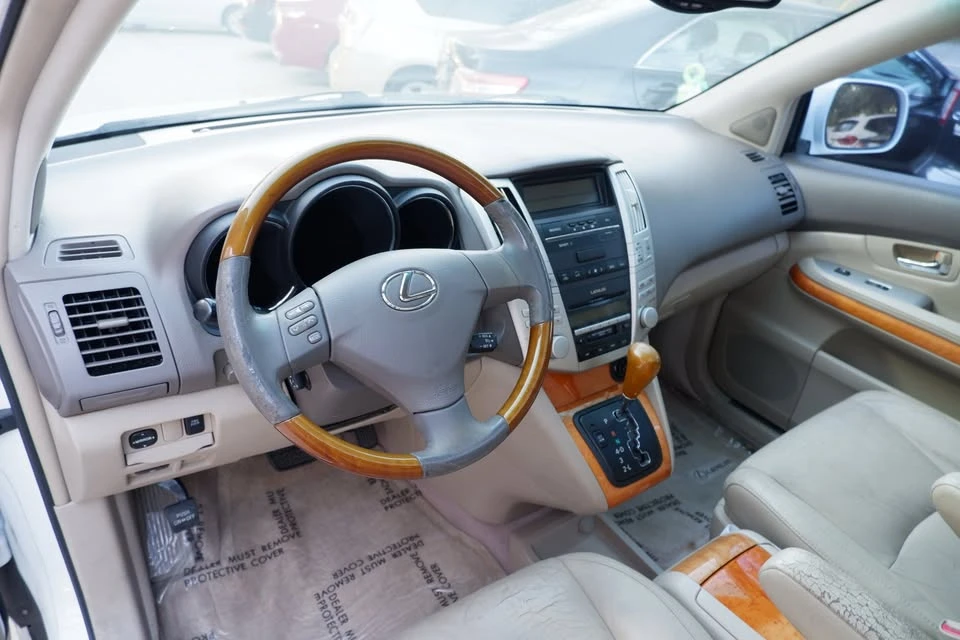 2005 Lexus RX 2nd Gen - Image 10 of 19