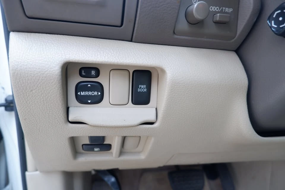 2005 Lexus RX 2nd Gen - Image 12 of 20