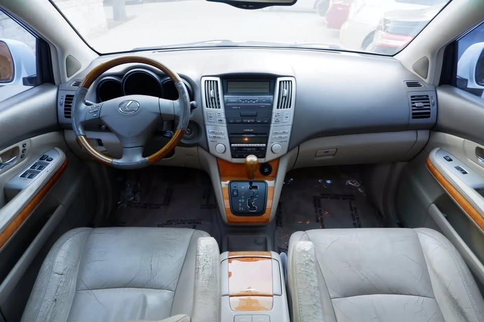 2005 Lexus RX 2nd Gen - Image 13 of 20