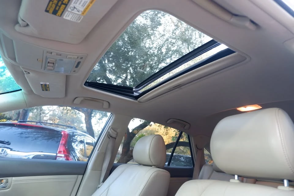 2005 Lexus RX 2nd Gen - Image 10 of 20