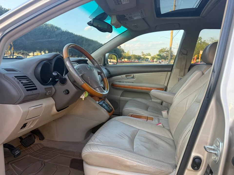 2005 Lexus RX 2nd Gen - Image 12 of 17