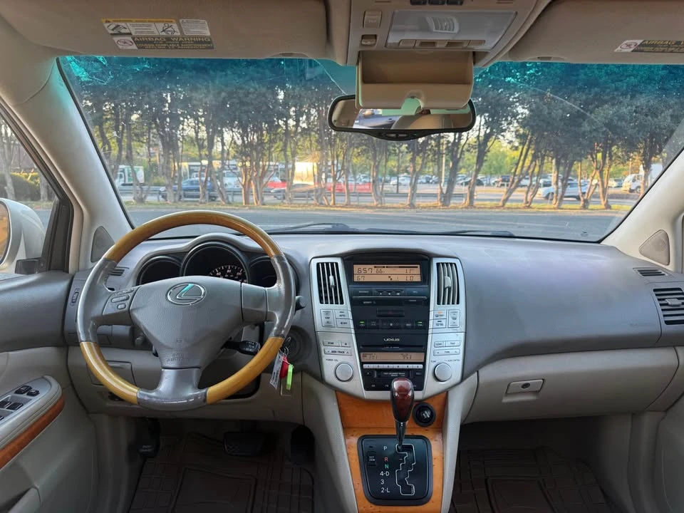 2005 Lexus RX 2nd Gen - Image 11 of 17