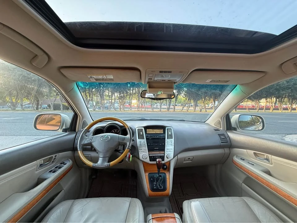 2005 Lexus RX 2nd Gen - Image 10 of 17