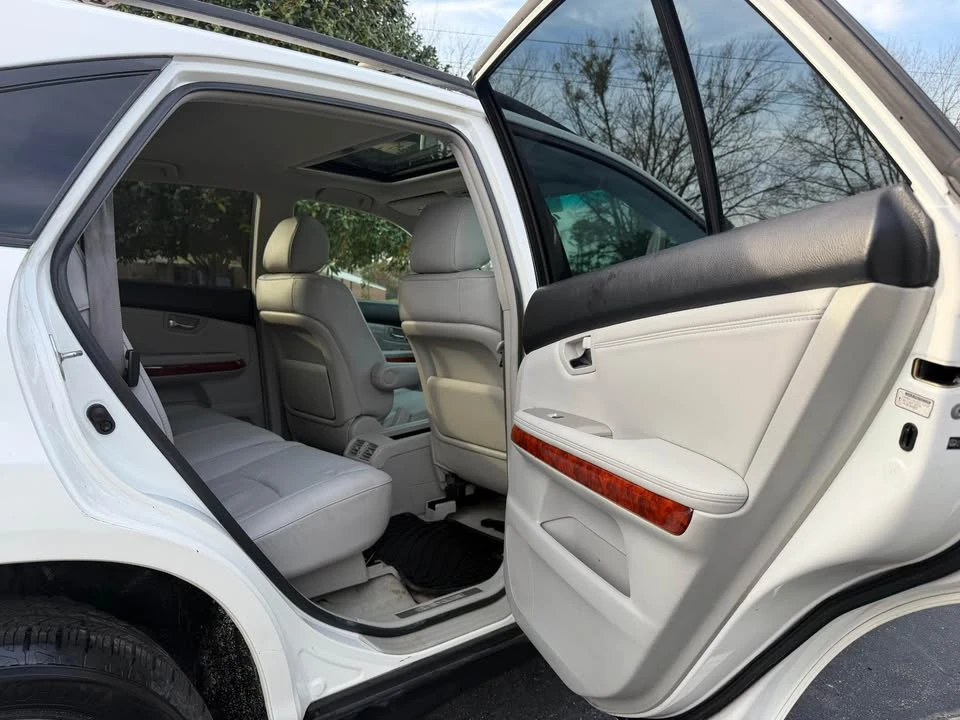 2005 Lexus RX 2nd Gen - Image 10 of 19