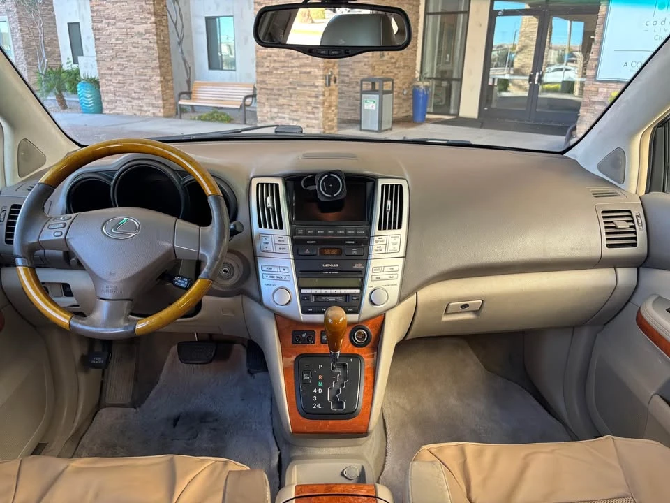 2005 Lexus RX 2nd Gen - Image 9 of 12