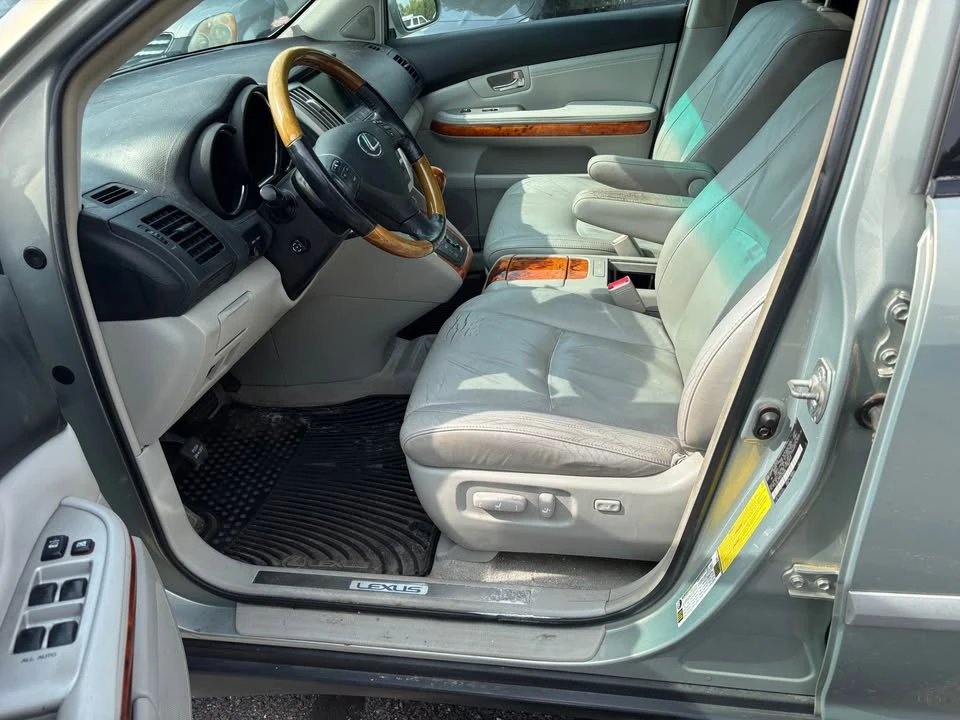 2005 Lexus RX 2nd Gen - Image 8 of 13