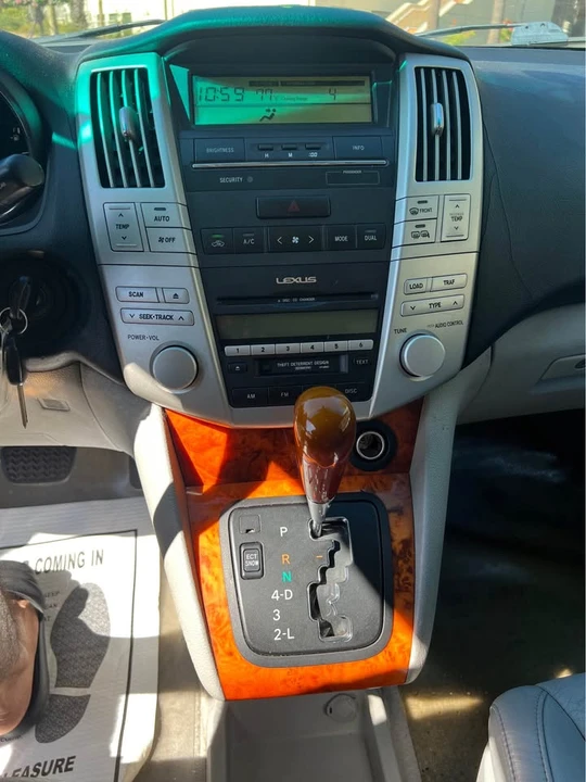 2005 Lexus RX 2nd Gen - Image 17 of 18