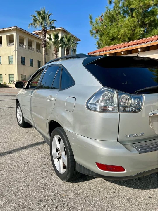 2005 Lexus RX 2nd Gen - Image 2 of 18