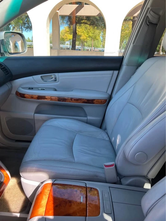 2005 Lexus RX 2nd Gen - Image 16 of 18